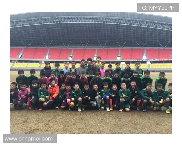 上海足球队的奋斗历程与冠军赛荣耀背后的故事揭秘